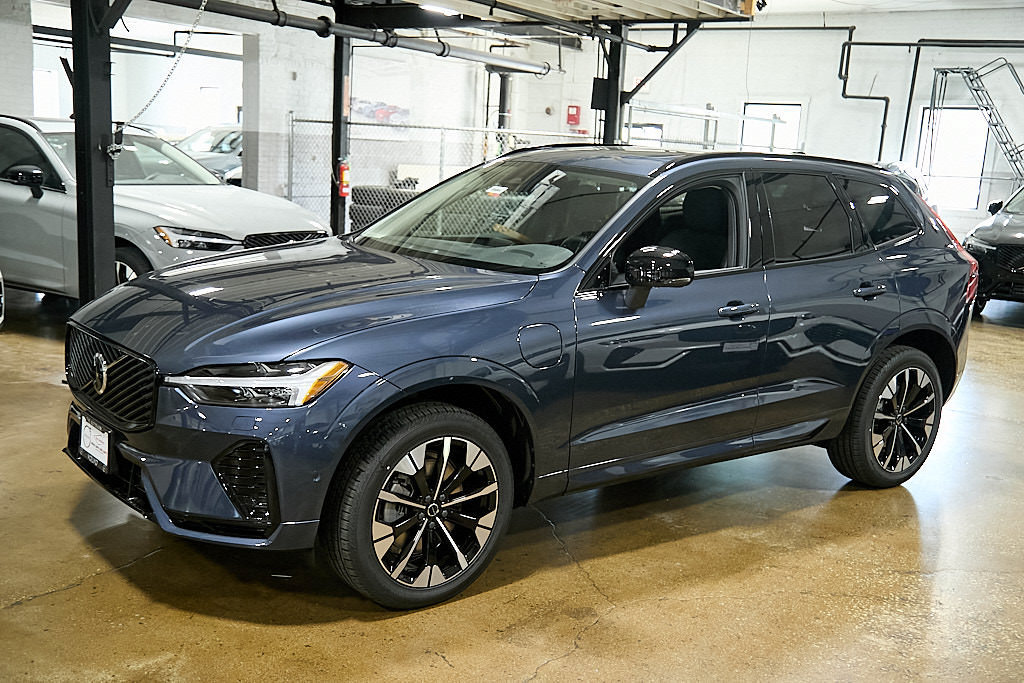 New 2026 Volvo XC60 T8 Plus w/ Climate Package AWD/4WD image 6