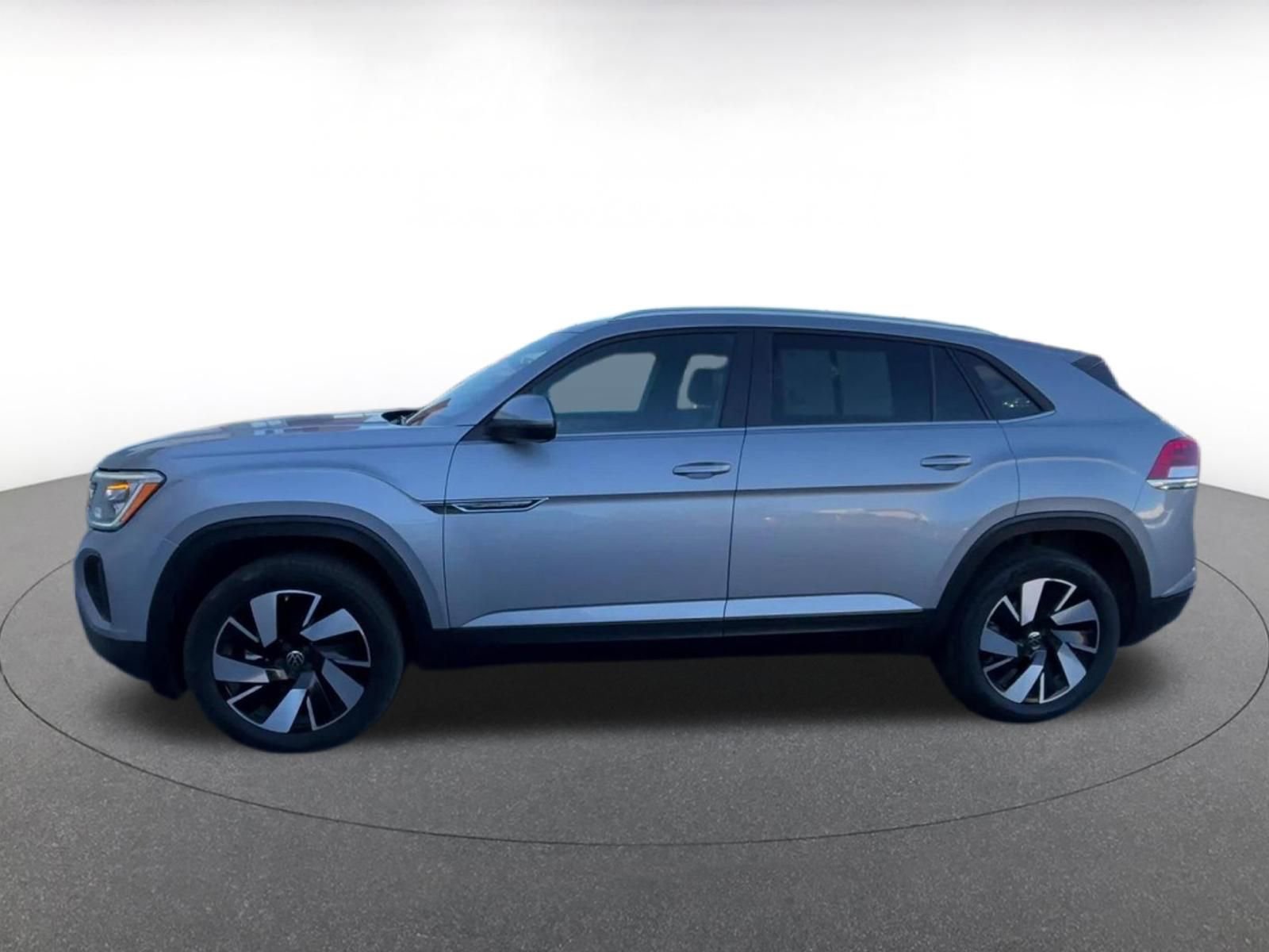 Used 2025 Volkswagen Atlas Cross Sport SE FWD image 9