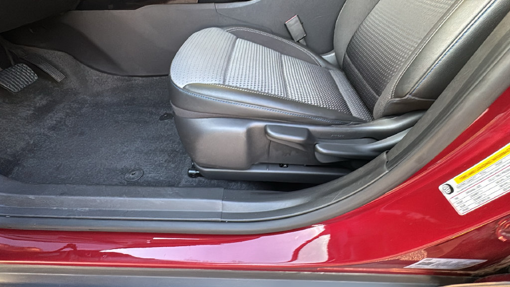 Used 2025 Chevrolet Trax LT FWD image 9