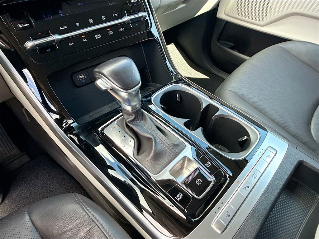 Used 2024 Kia Carnival EX image 18