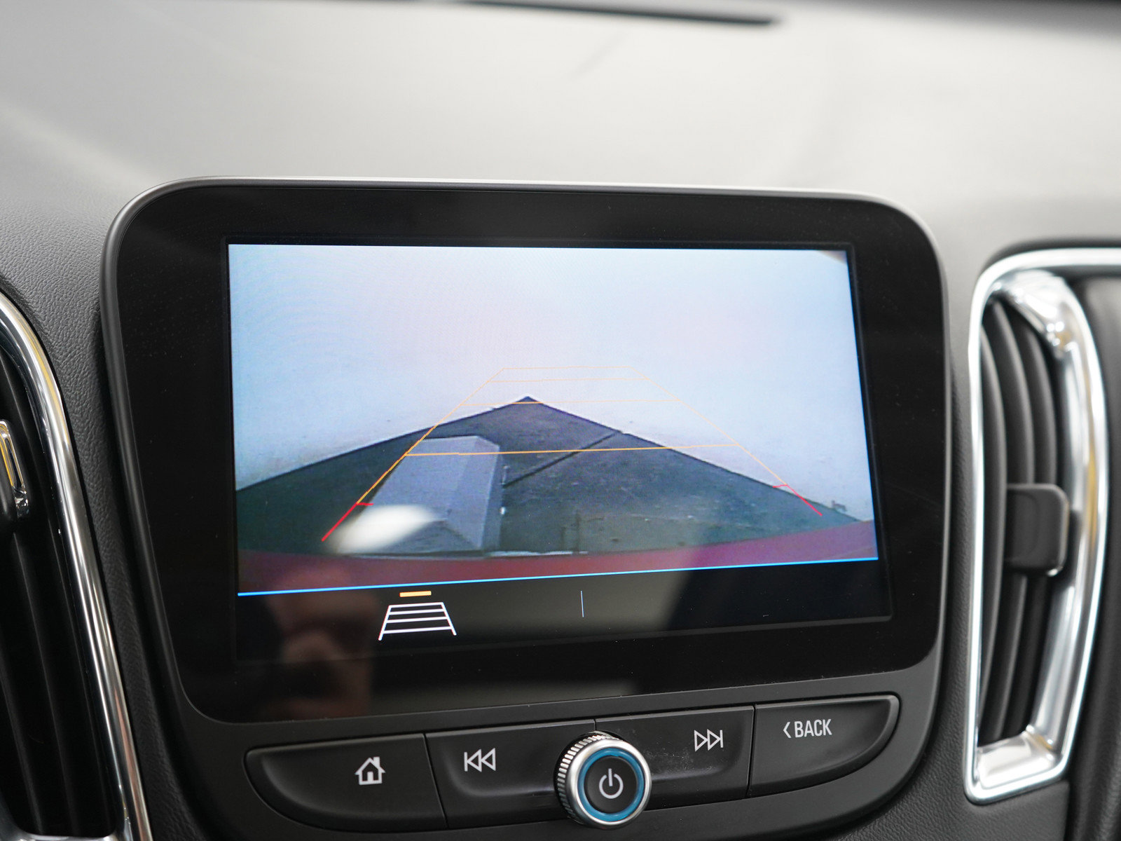 Used 2019 Chevrolet Malibu LT w/ Leather Package FWD image 20