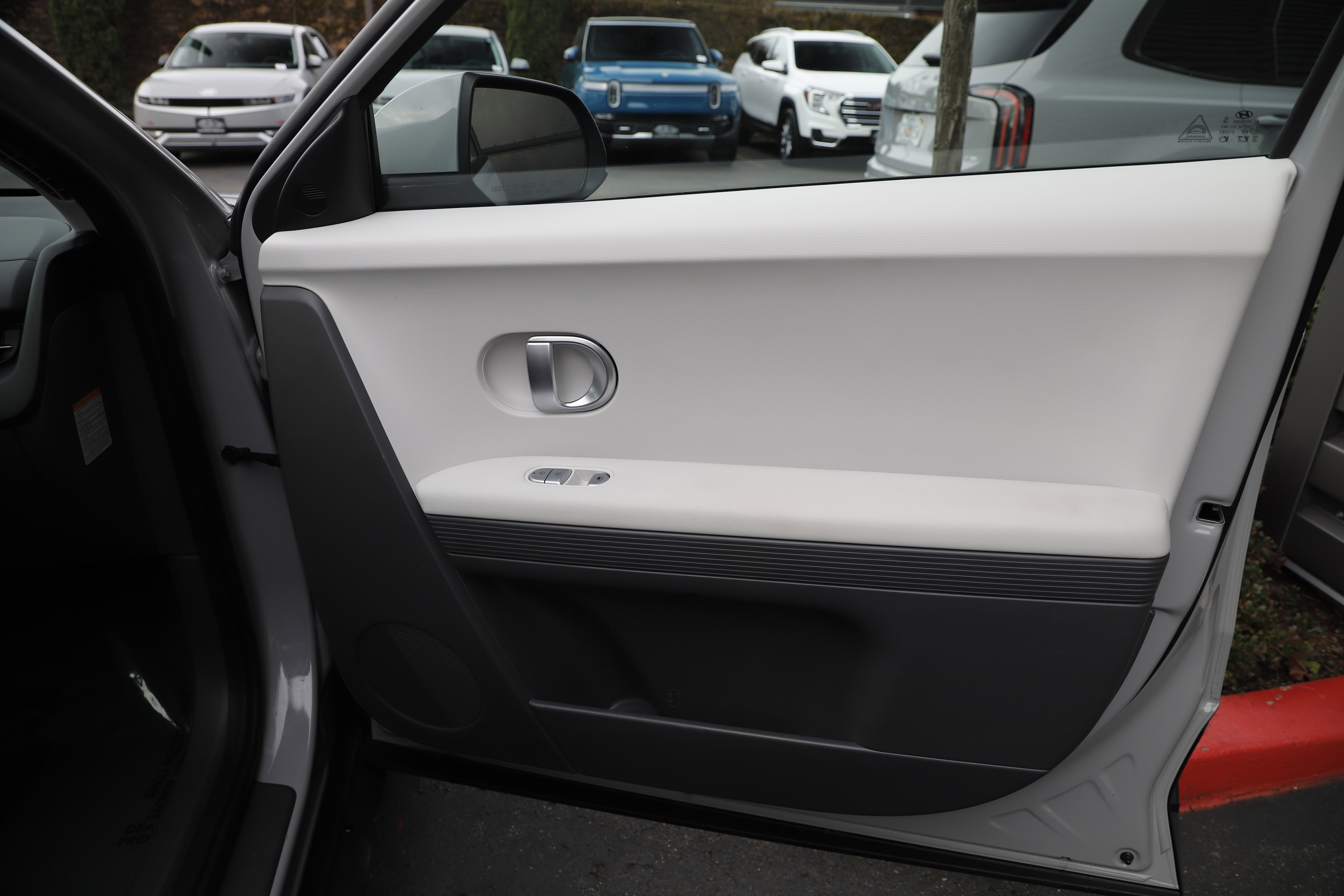 Used 2024 Hyundai Ioniq 5 SE image 9