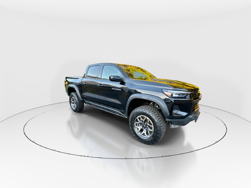 Used 2024 Chevrolet Colorado ZR2 w/ ZR2 Convenience Package III AWD/4WD image 2