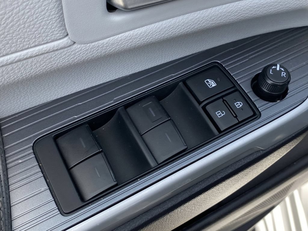 Certified 2026 Toyota Sienna XLE FWD image 24