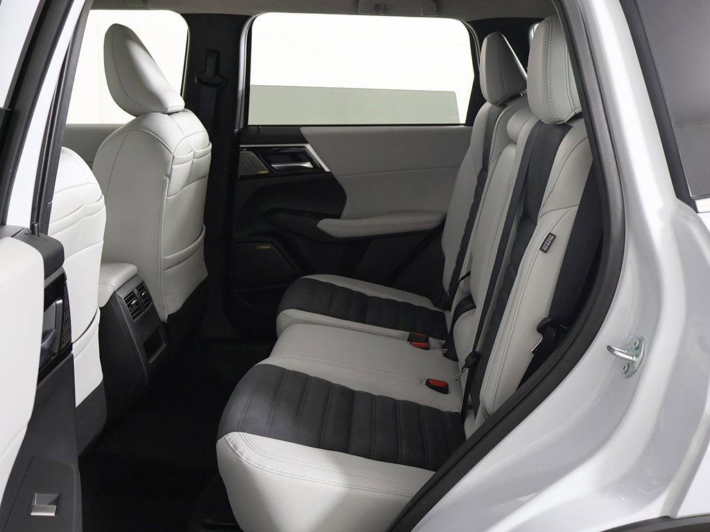 New 2025 Mitsubishi Outlander SE FWD image 31