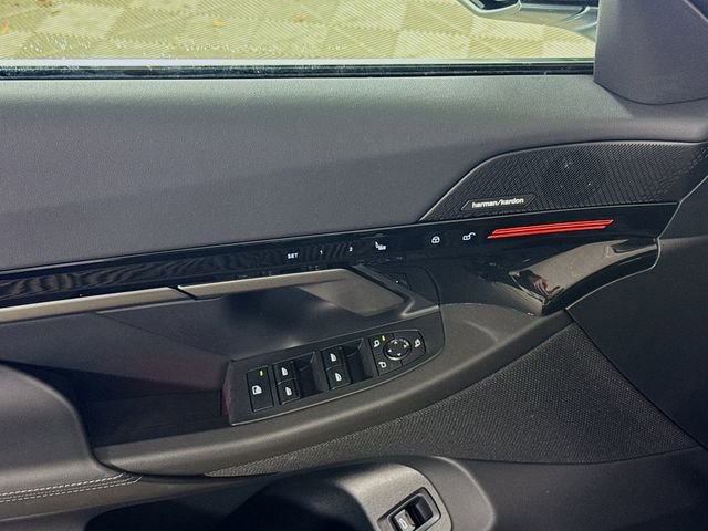 Used 2025 BMW 530i xDrive w/ Premium Package image 17