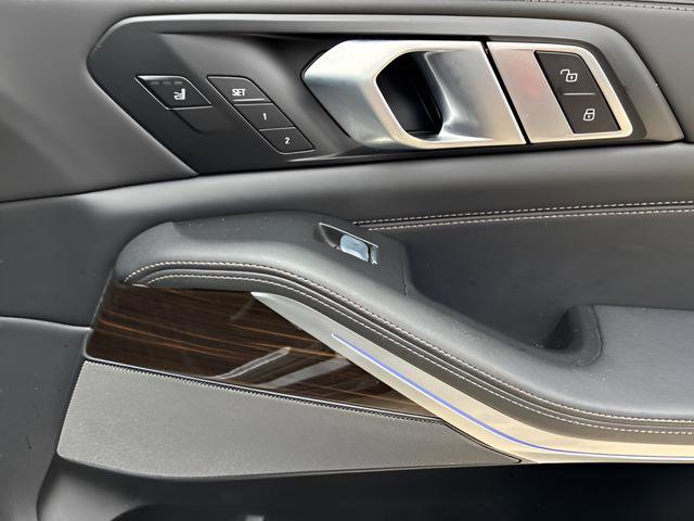 Used 2023 BMW X7 xDrive40i w/ Executive Package image 14