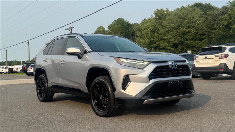 Used 2022 Toyota RAV4 SE w/ SE Grade Weather Package AWD/4WD image 4