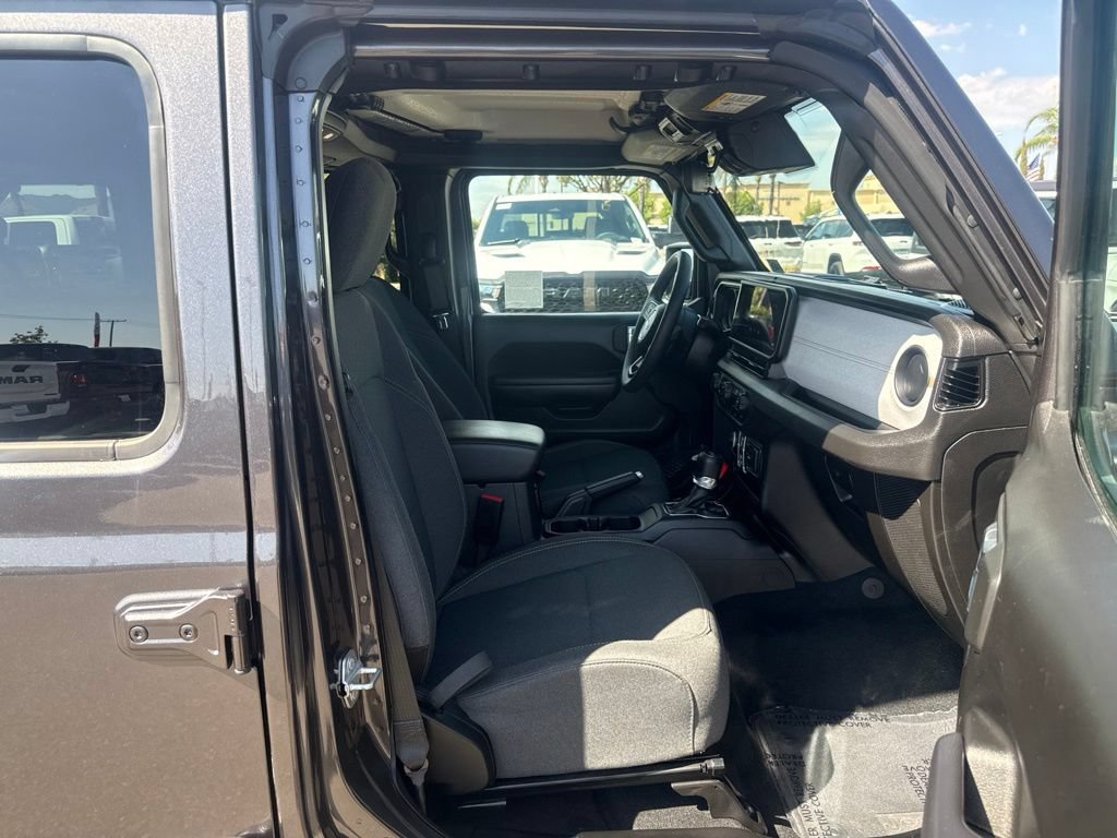 Used 2025 Jeep Wrangler Unlimited Sport AWD/4WD image 22
