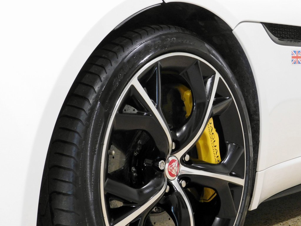 Used 2015 Jaguar F-TYPE R image 32