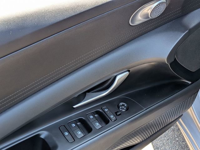 Used 2025 Hyundai Elantra Hybrid FWD image 9