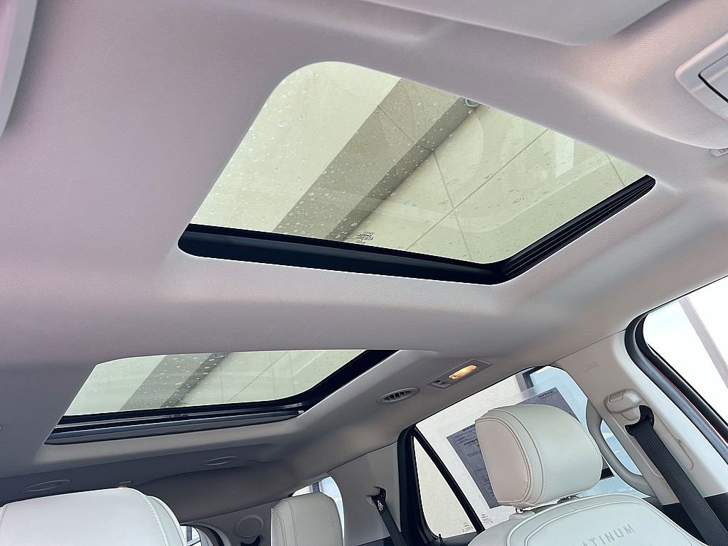 Used 2017 Ford Explorer Platinum image 28