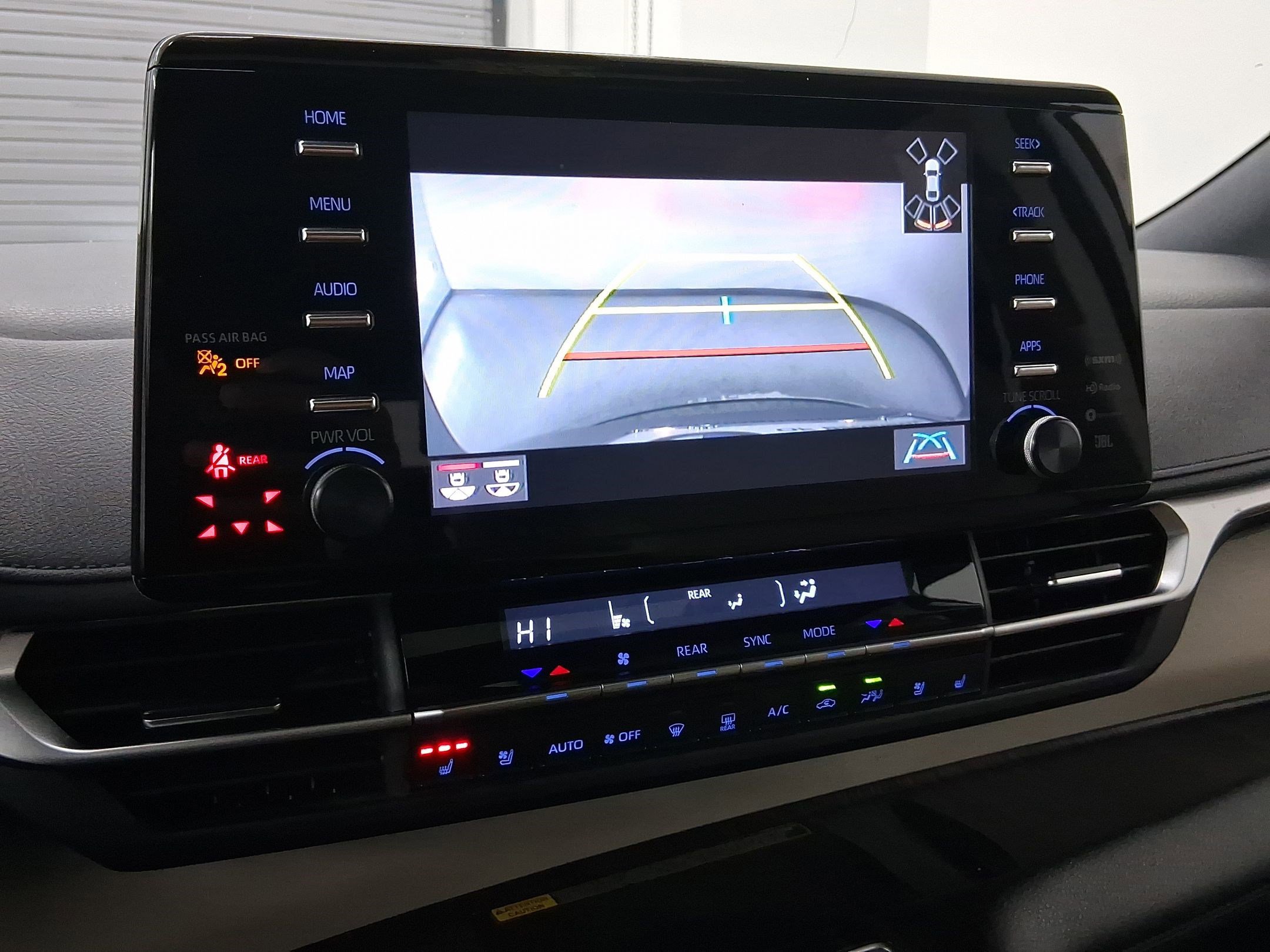 Used 2021 Toyota Sienna Limited image 26