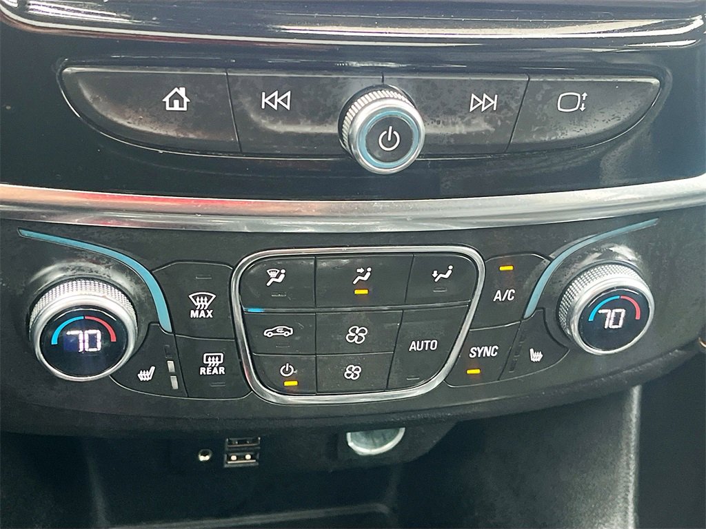 Used 2021 Chevrolet Traverse RS image 16