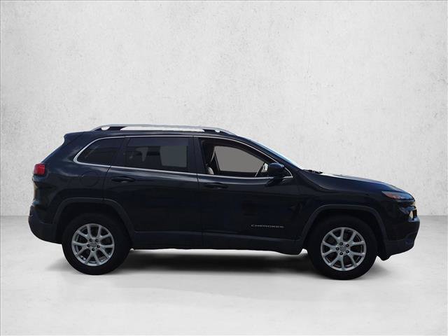 Used 2016 Jeep Cherokee Latitude AWD/4WD image 3
