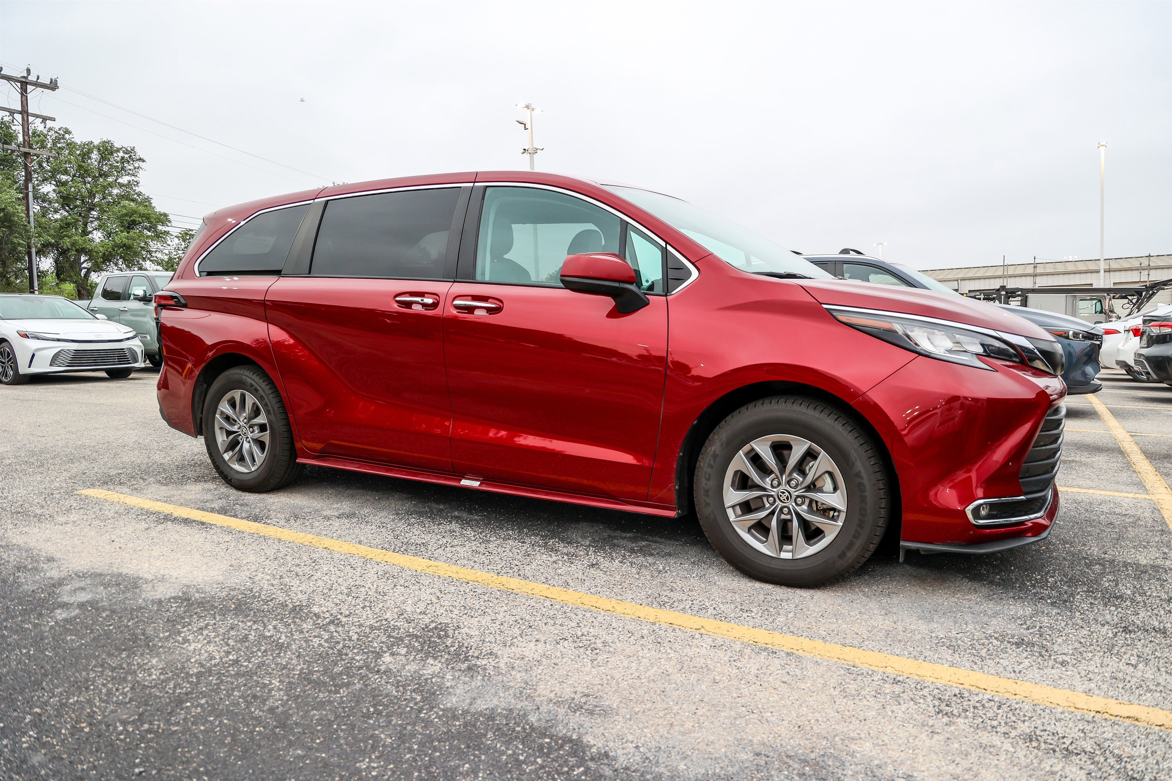 Used 2022 Toyota Sienna XLE FWD image 5