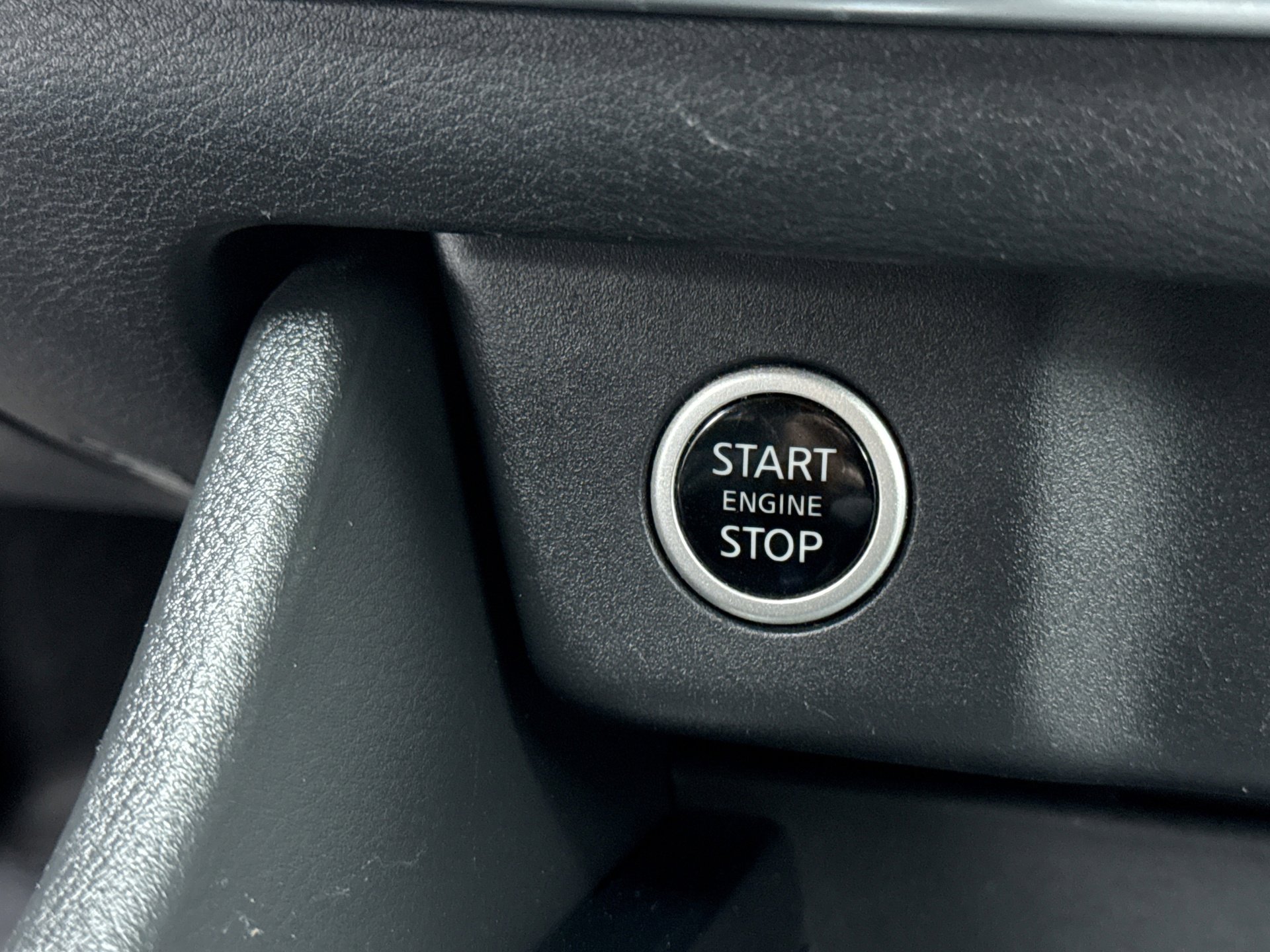 Used 2023 Nissan Rogue SV image 19