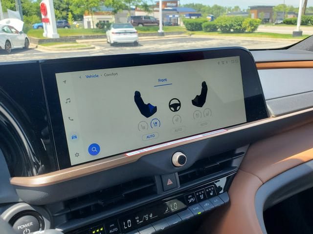 New 2026 Toyota Crown Signia AWD/4WD image 32