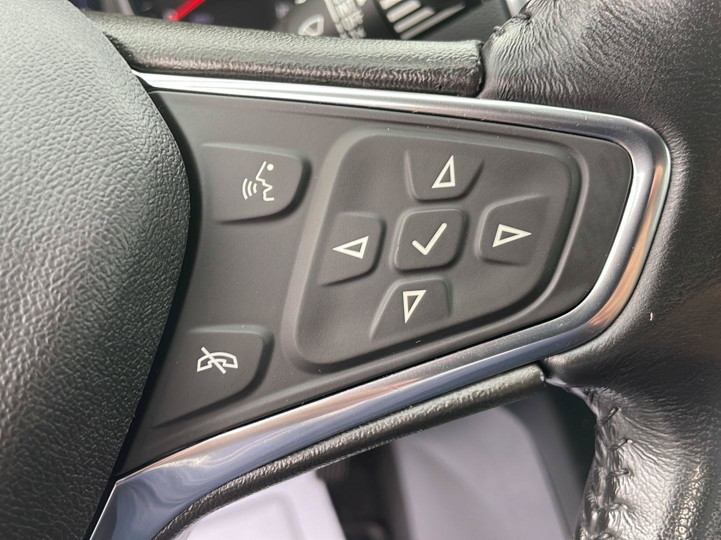 Used 2019 Chevrolet Equinox LT FWD image 16