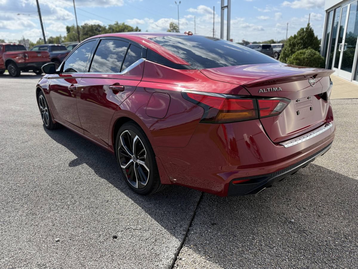 Used 2023 Nissan Altima 2.5 SR w/ SR Premium Package image 3