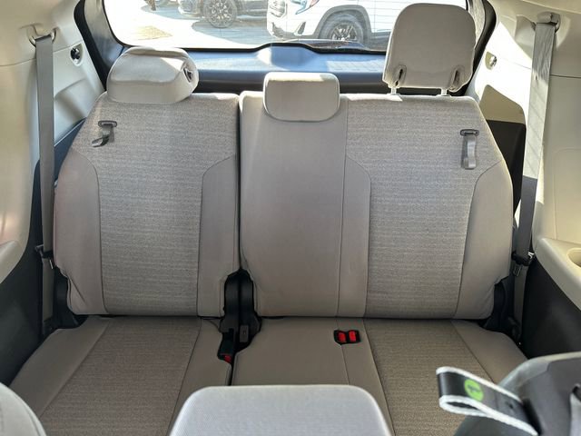 Used 2023 Toyota Sienna LE FWD image 26