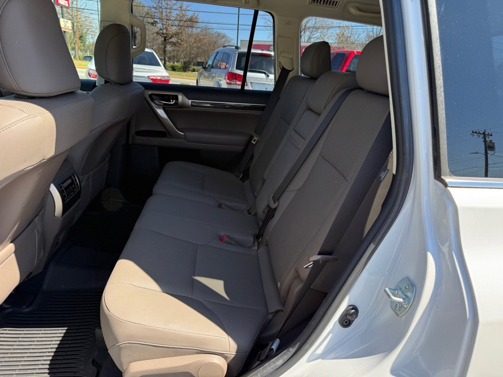 Used 2020 Lexus GX 460 Premium w/ Premium Package image 14