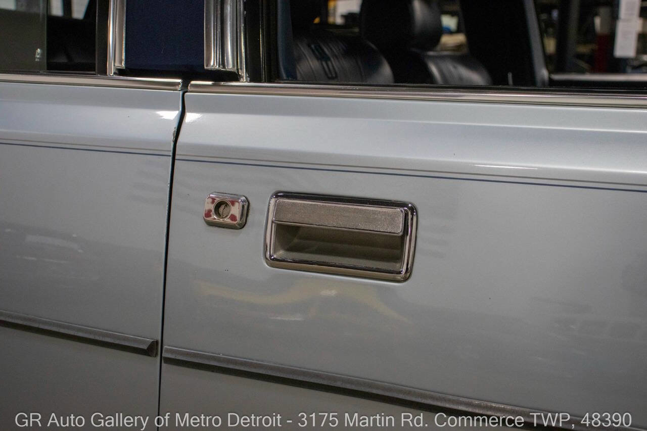 Used 1986 Lincoln Town Car image 40