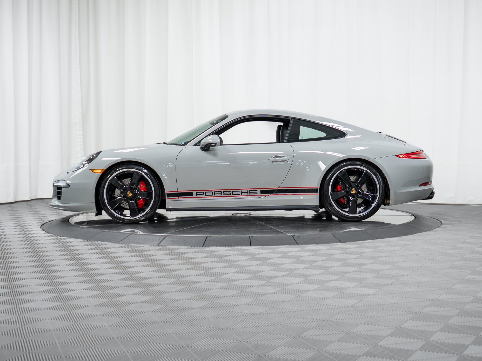 Certified 2016 Porsche 911 Carrera GTS RWD image 47