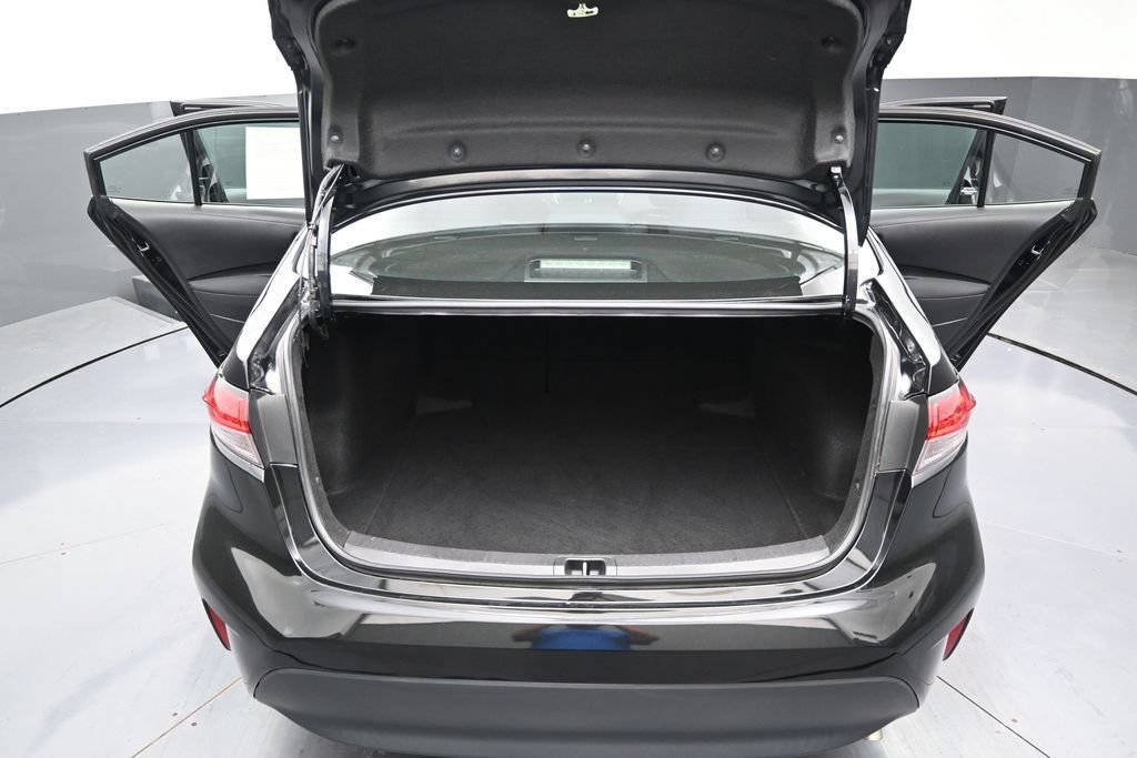 Used 2024 Toyota Corolla LE FWD image 11