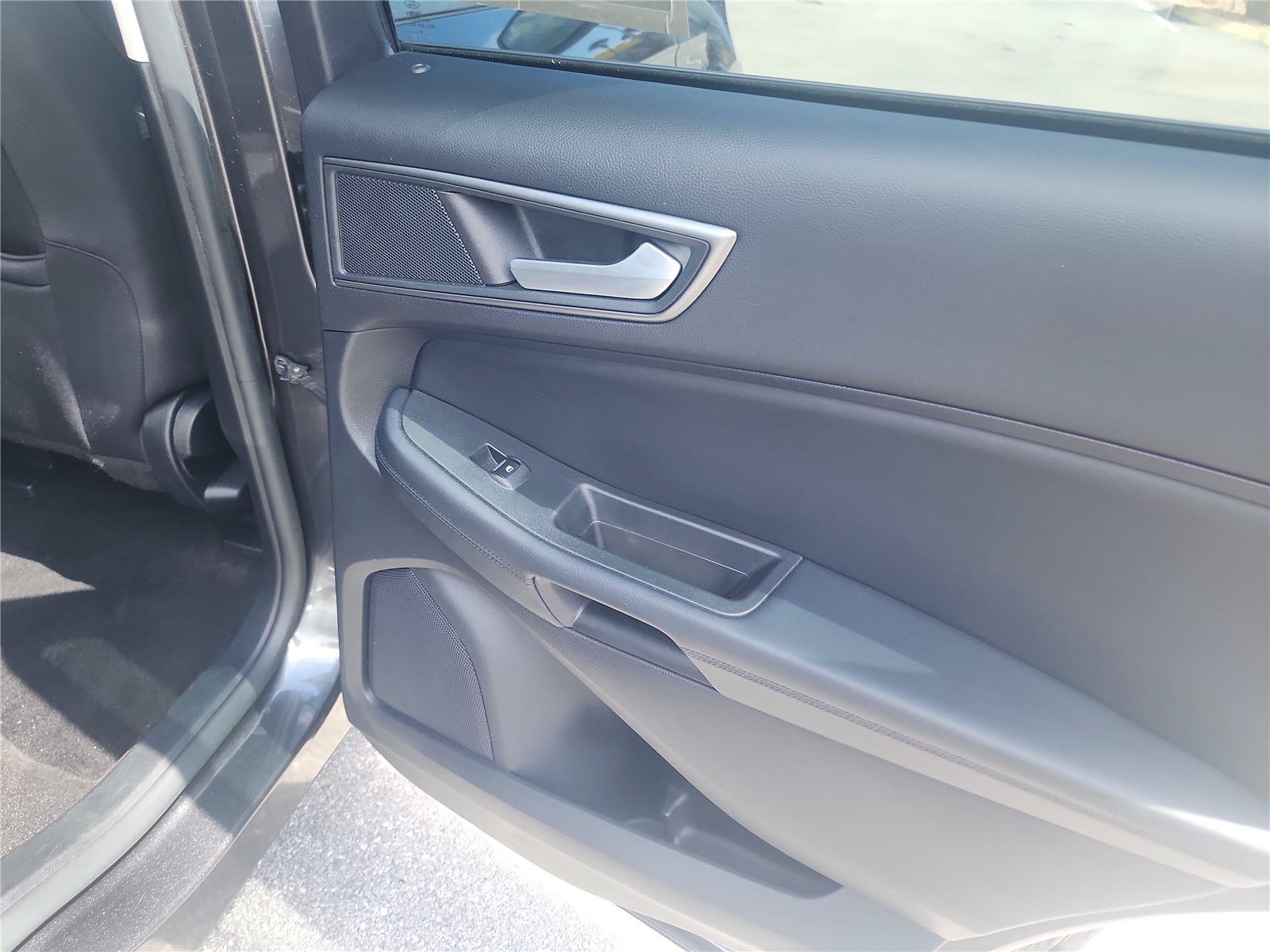 Certified 2020 Ford Edge SE FWD image 19