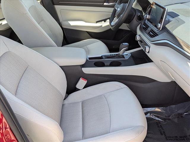 Used 2025 Nissan Altima 2.5 SV FWD image 19