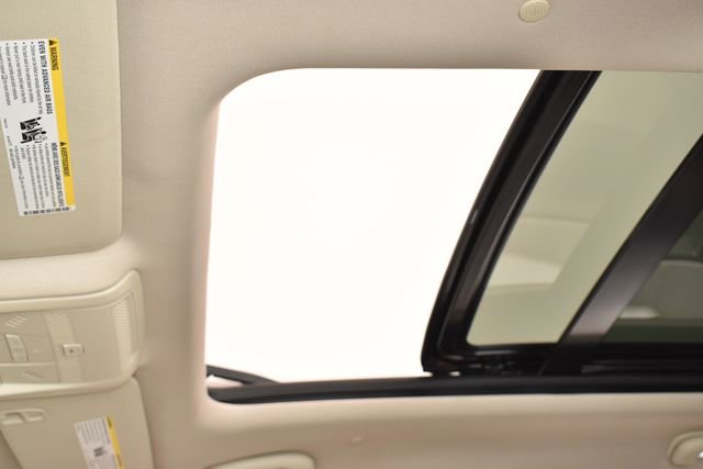 Used 2022 Cadillac XT5 Premium Luxury w/ LPO, Floor Liner Package image 19