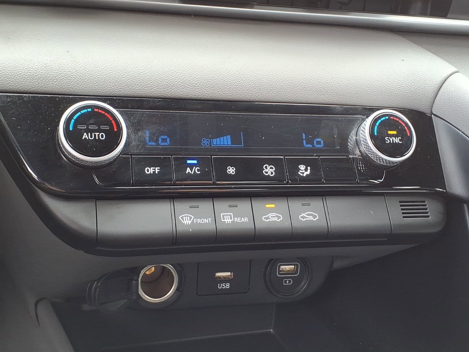 Used 2023 Hyundai Elantra SEL image 21