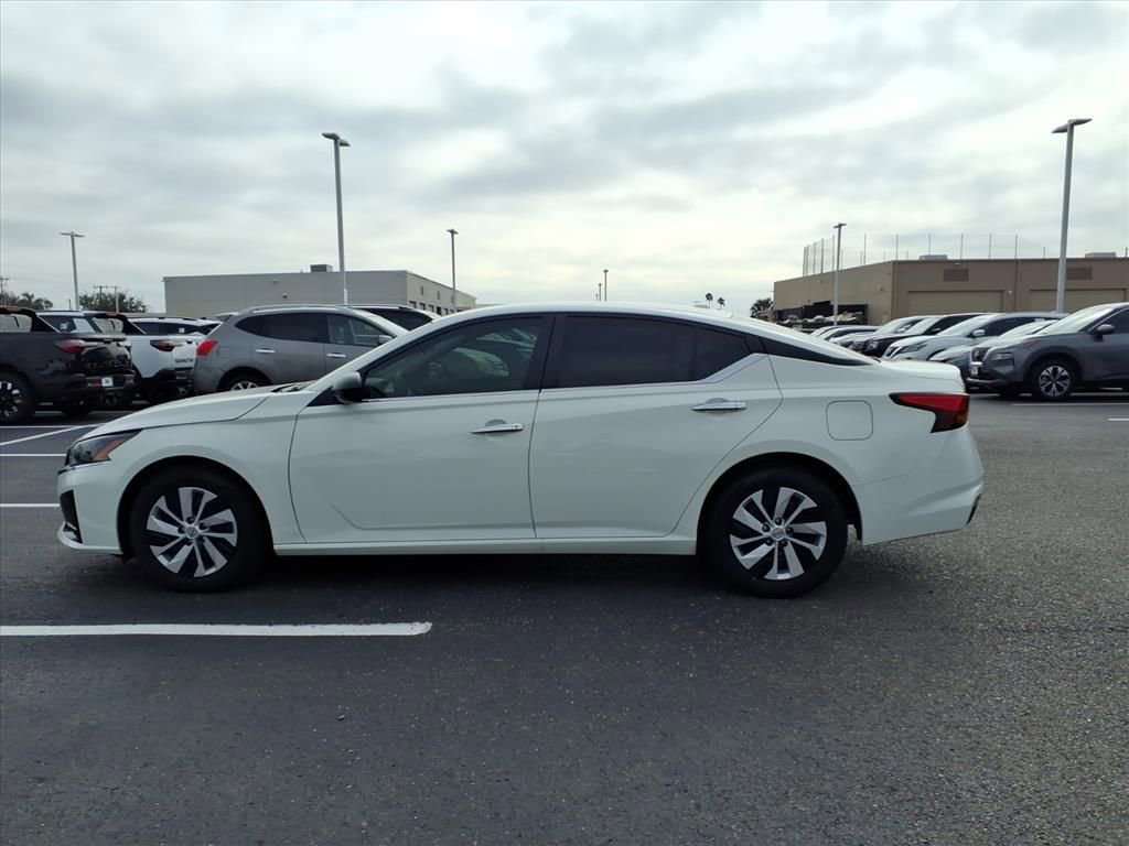 Used 2025 Nissan Altima 2.5 S image 2