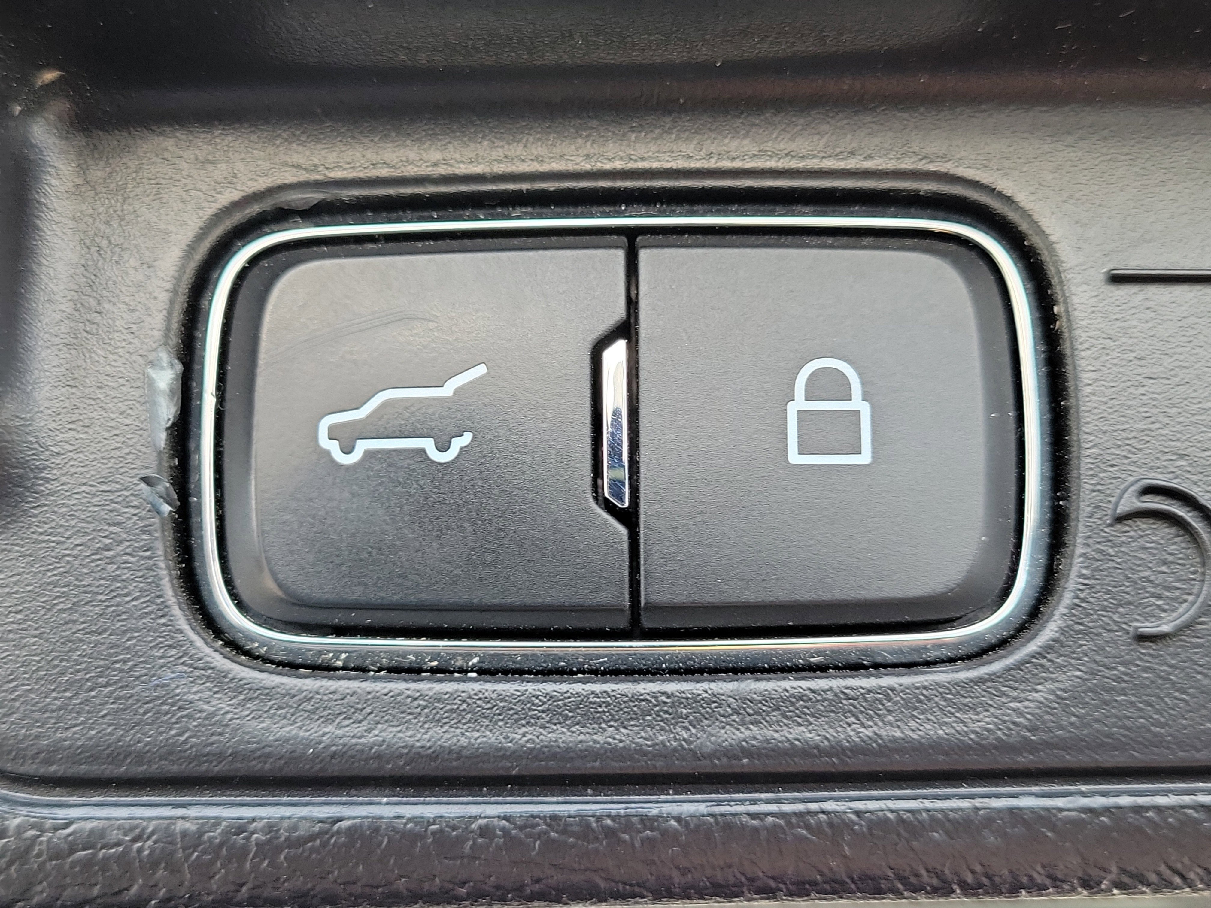 Used 2021 Ford Explorer Platinum w/ Equipment Group 601A image 9