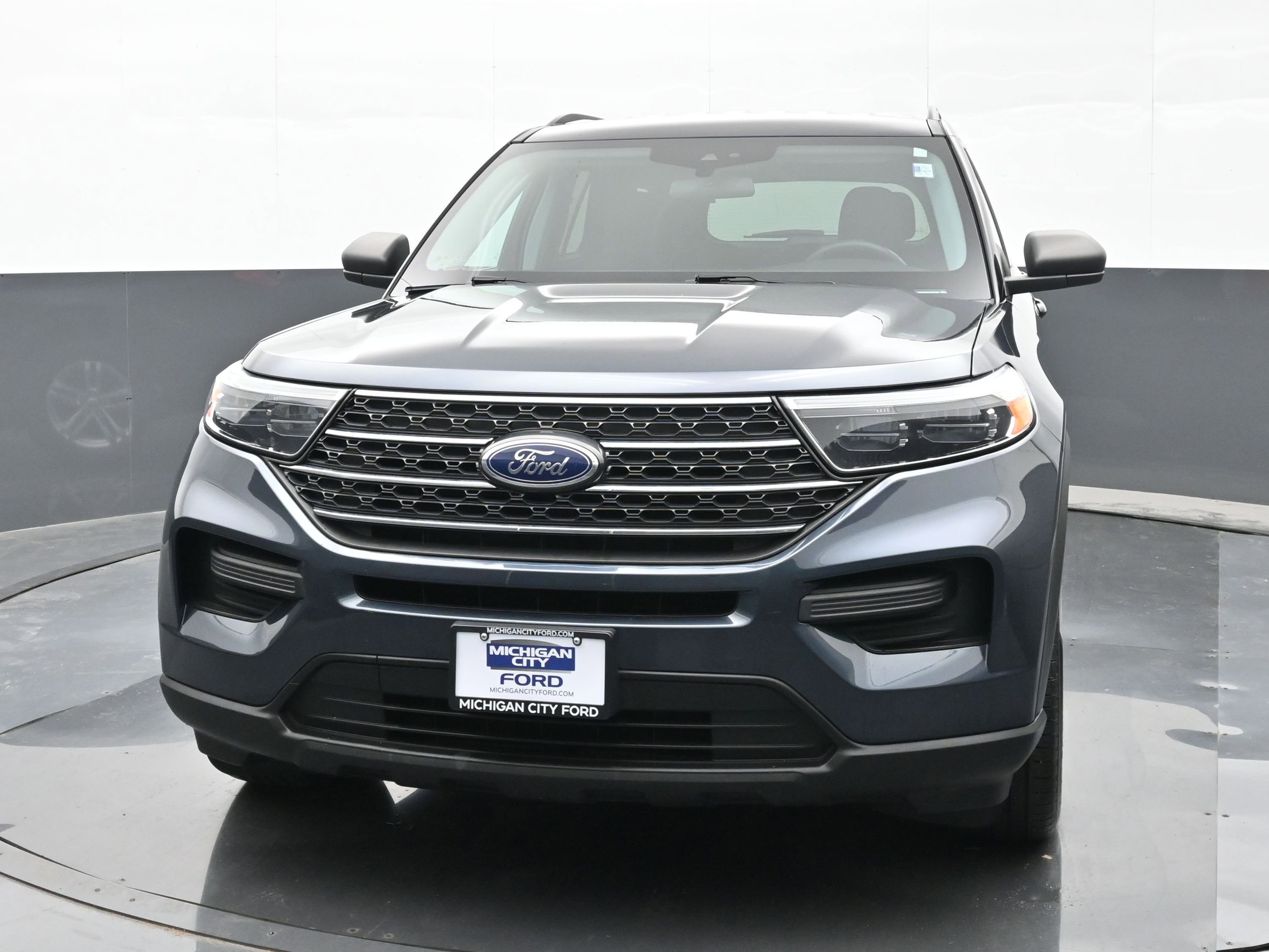Used 2022 Ford Explorer XLT image 3