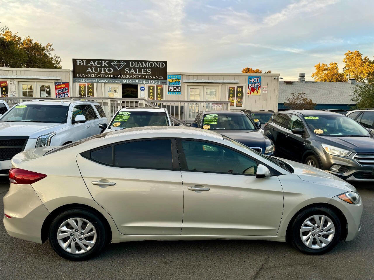 Used 2017 Hyundai Elantra SE image 9