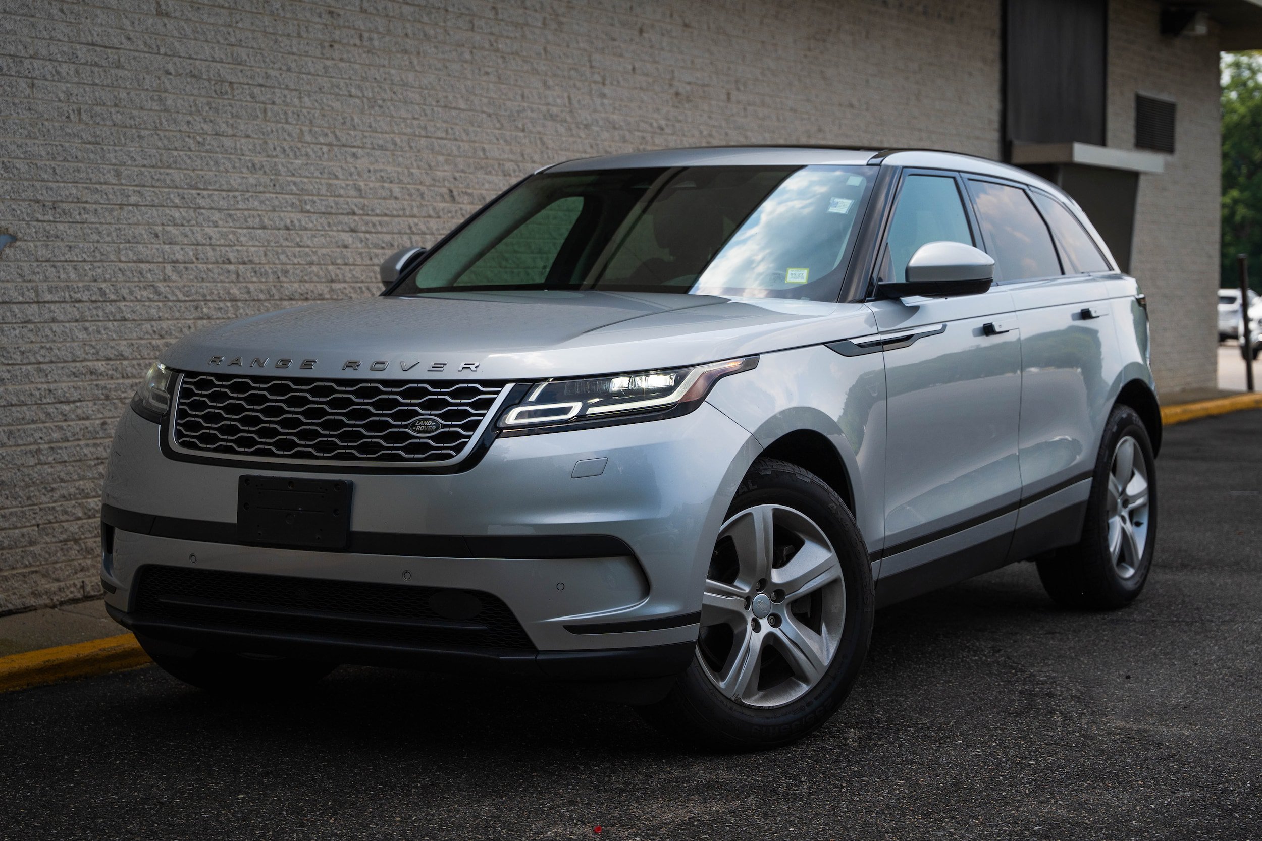 Used 2023 Land Rover Range Rover Velar S AWD/4WD image 2