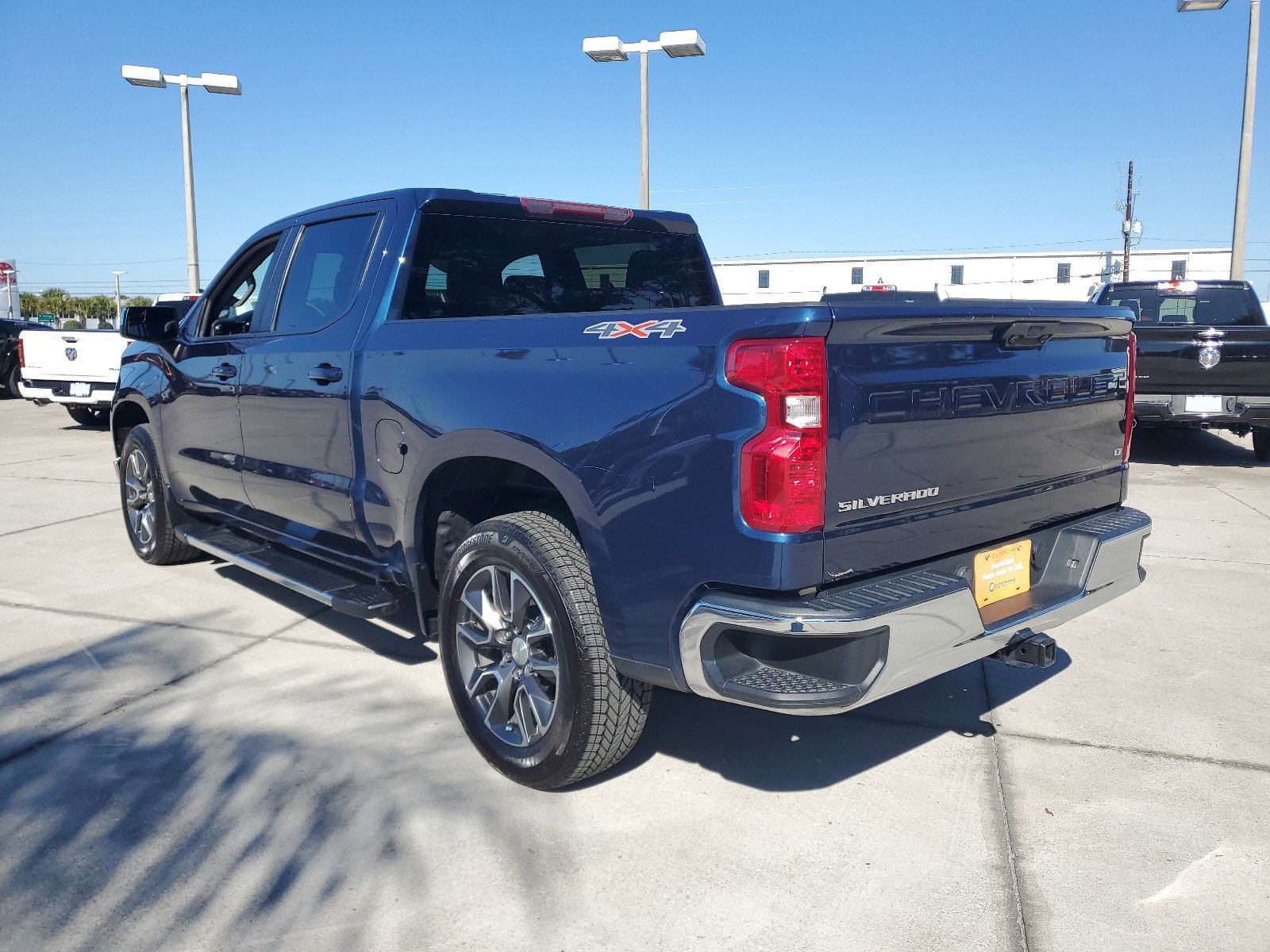 Used 2023 Chevrolet Silverado 1500 LT image 2