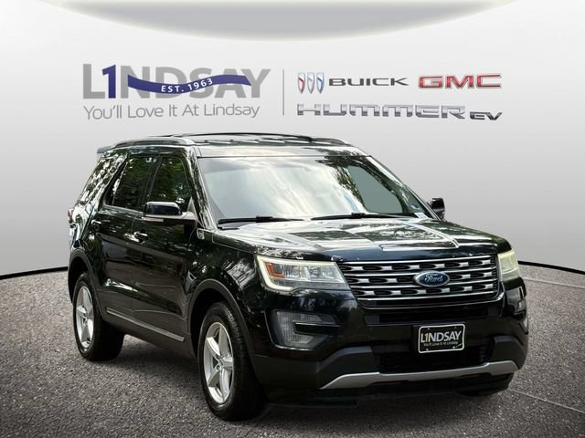 Used 2017 Ford Explorer XLT AWD/4WD image 1