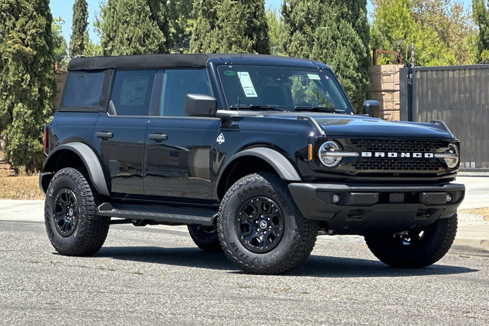 New 2026 Ford Bronco Outer Banks w/ Sasquatch Package AWD/4WD video 2