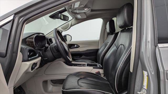 Used 2023 Chrysler Pacifica Limited image 14