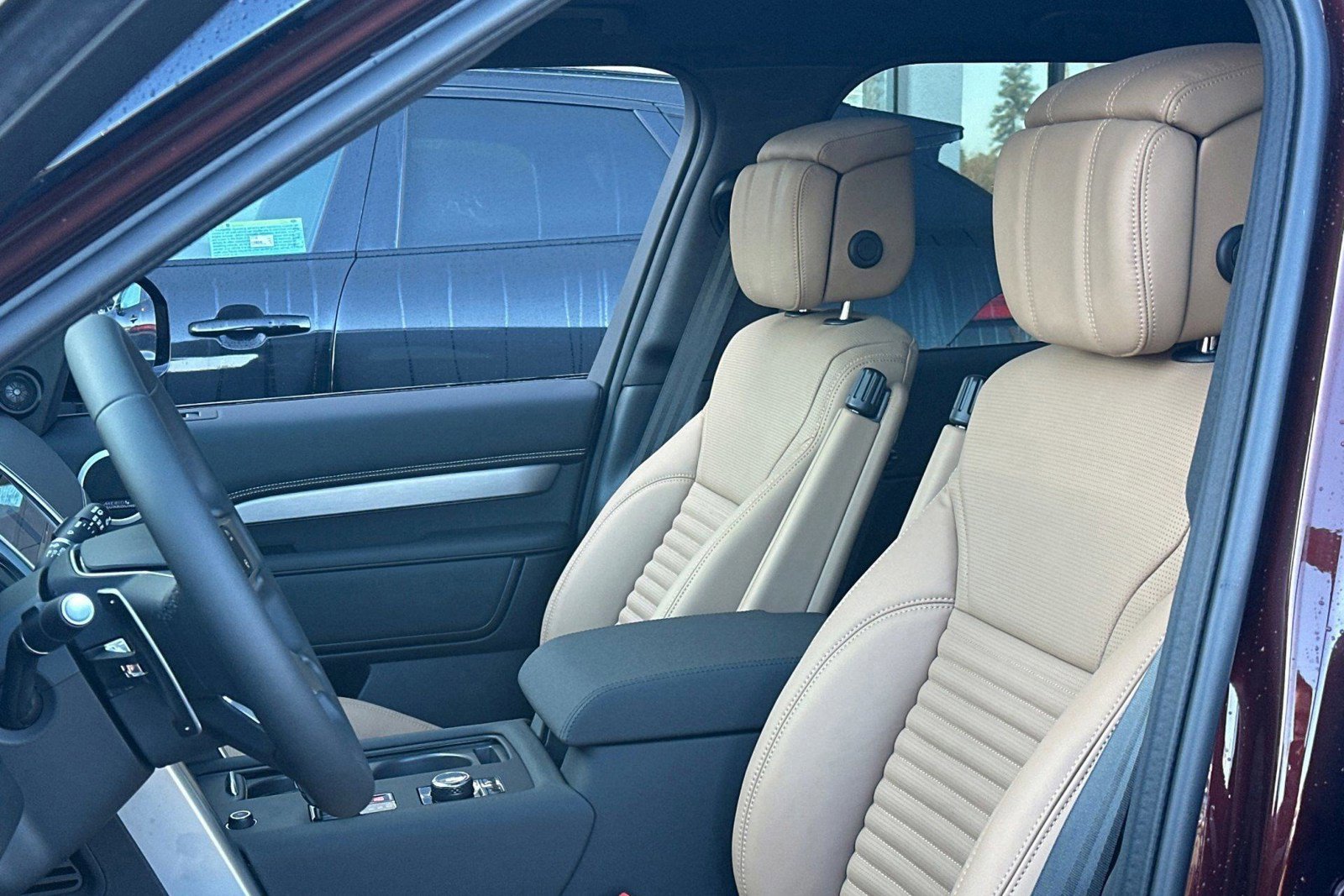 New 2026 Land Rover Discovery Limited Edition AWD/4WD image 4