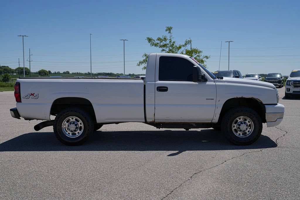 Used 2006 Chevrolet Silverado 2500 W/T w/ Heavy-Duty Power Package AWD/4WD image 4