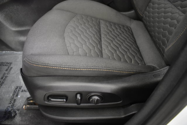 Used 2019 Chevrolet Equinox LT AWD/4WD image 12