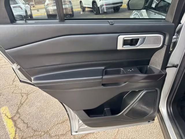 Used 2020 Ford Explorer Platinum image 12