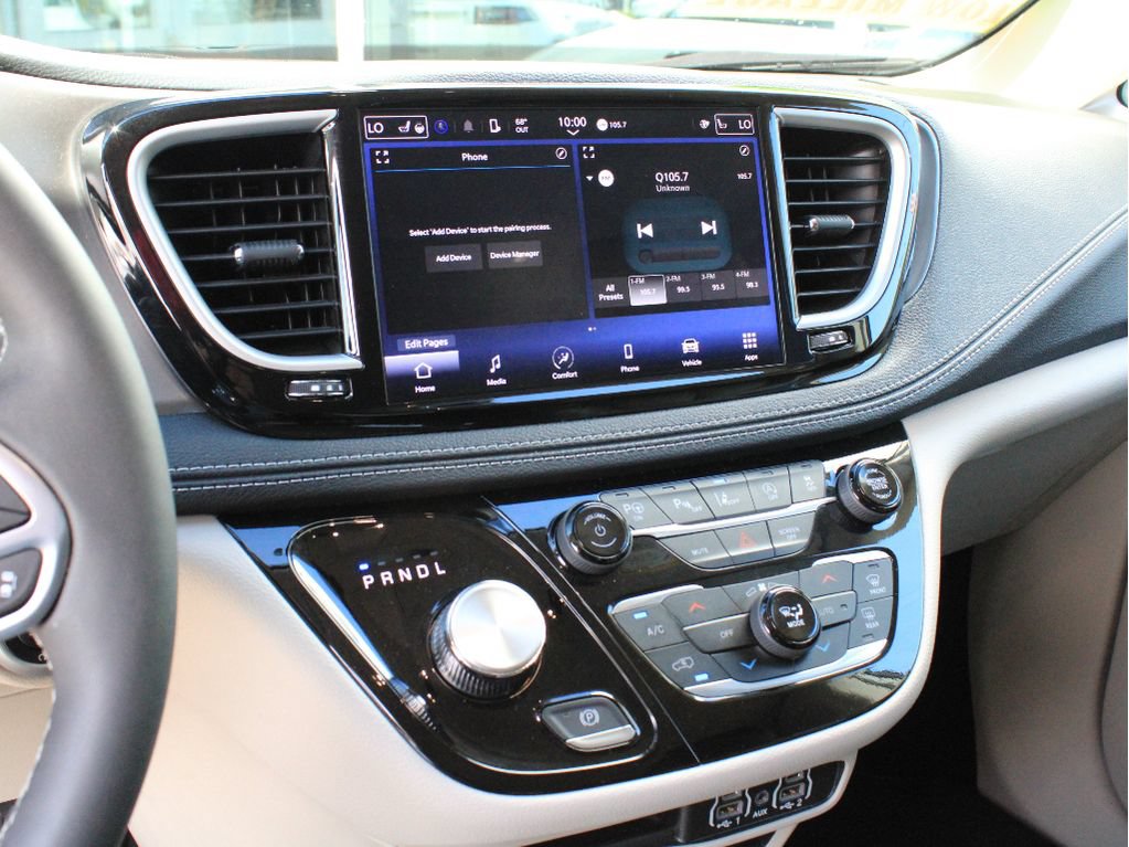 Used 2023 Chrysler Pacifica Touring-L AWD/4WD image 21