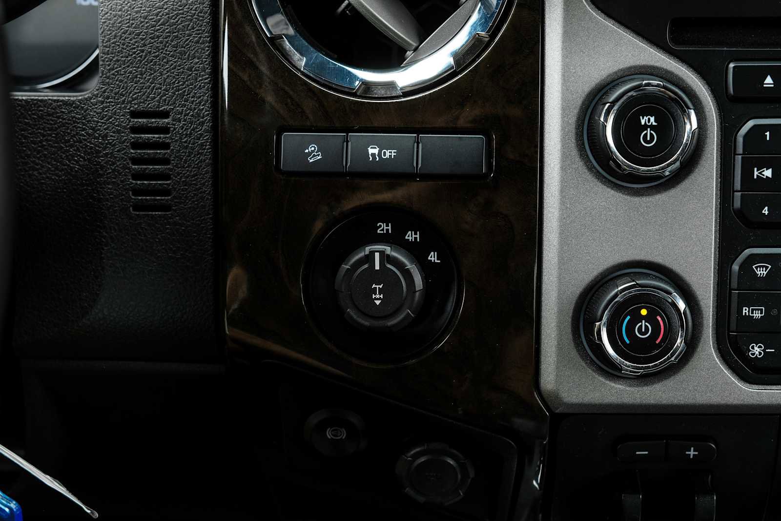 Used 2016 Ford F250 Platinum w/ FX4 Off-Road Package AWD/4WD image 28