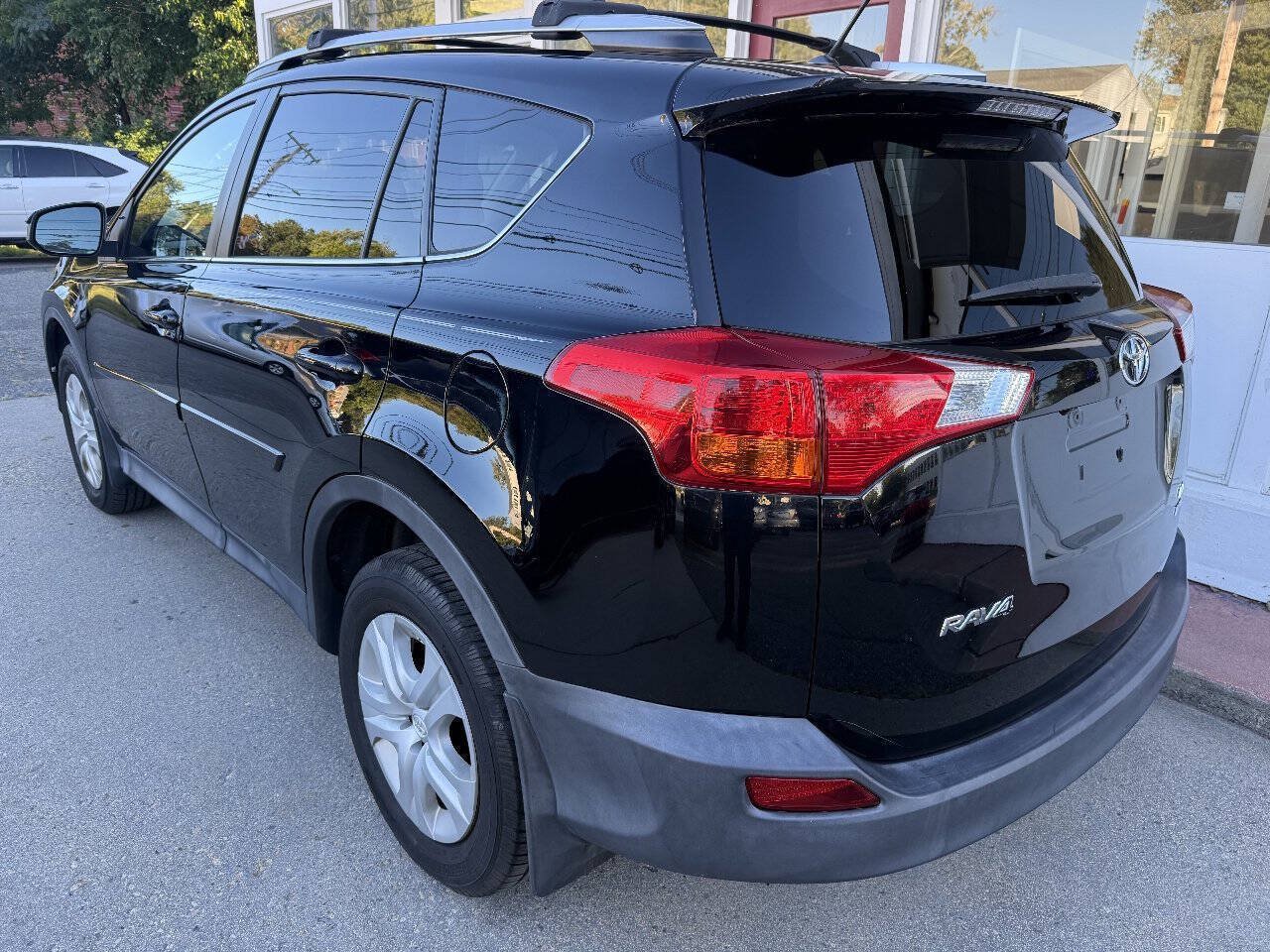 Used 2014 Toyota RAV4 LE AWD/4WD image 3