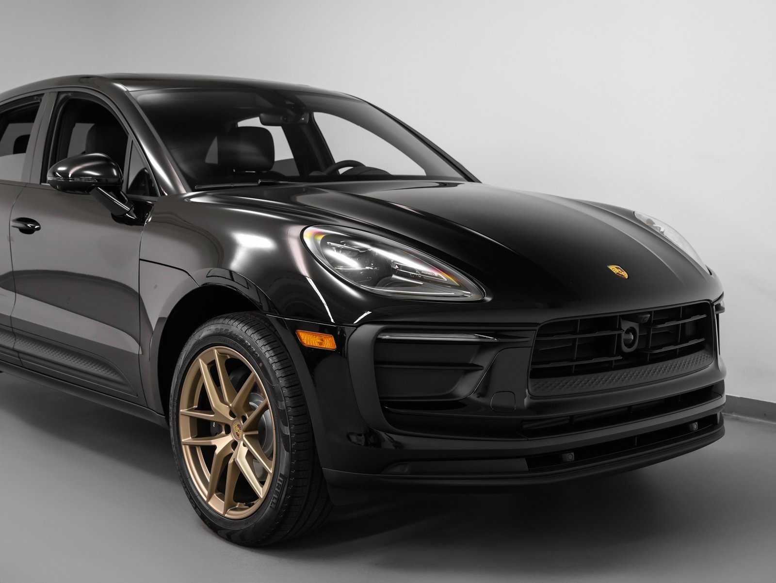 Certified 2025 Porsche Macan image 9